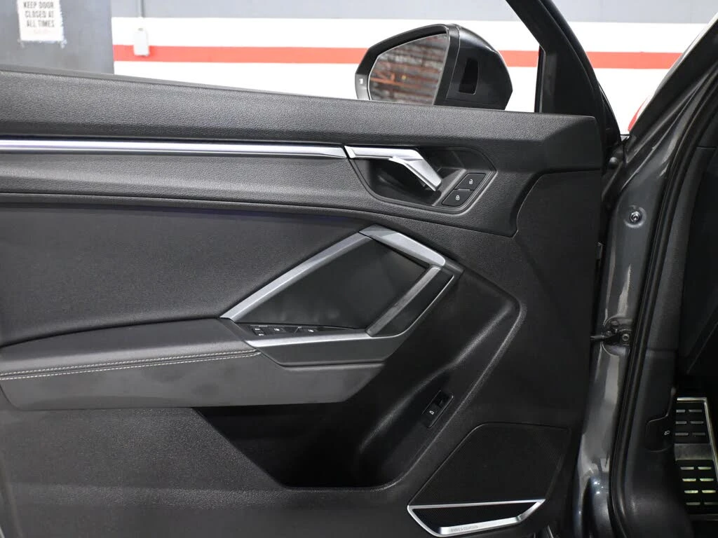 Audi Q3  quattro Prestige S Line/360/BANG AND OLUFSEN/Driv, снимка 8 - Автомобили и джипове - 56182979