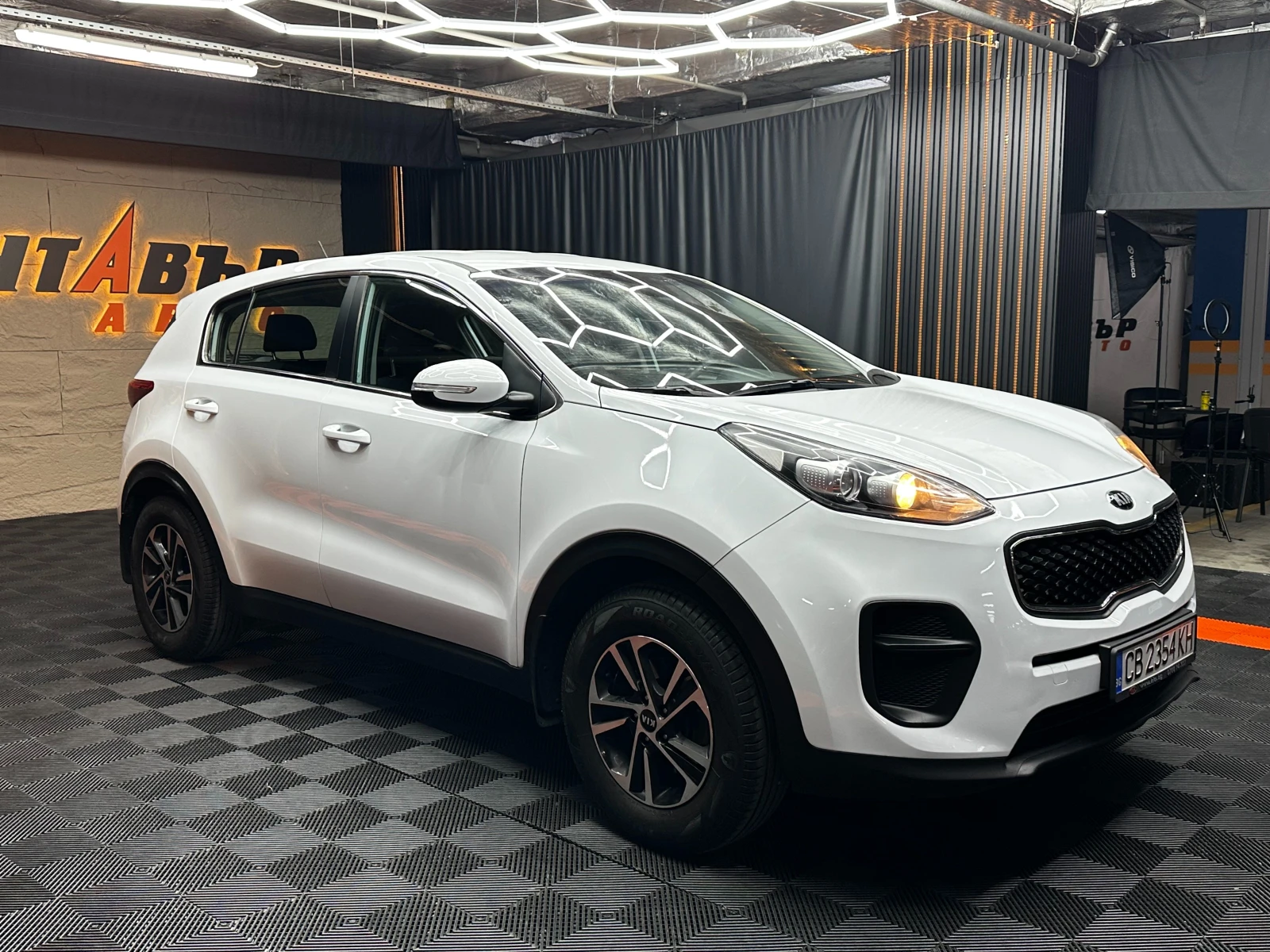 Kia Sportage 1.6i 132 к.с./ГАЗ/от БГ/ГАРАНЦИЯ, снимка 4 - Автомобили и джипове - 56199140