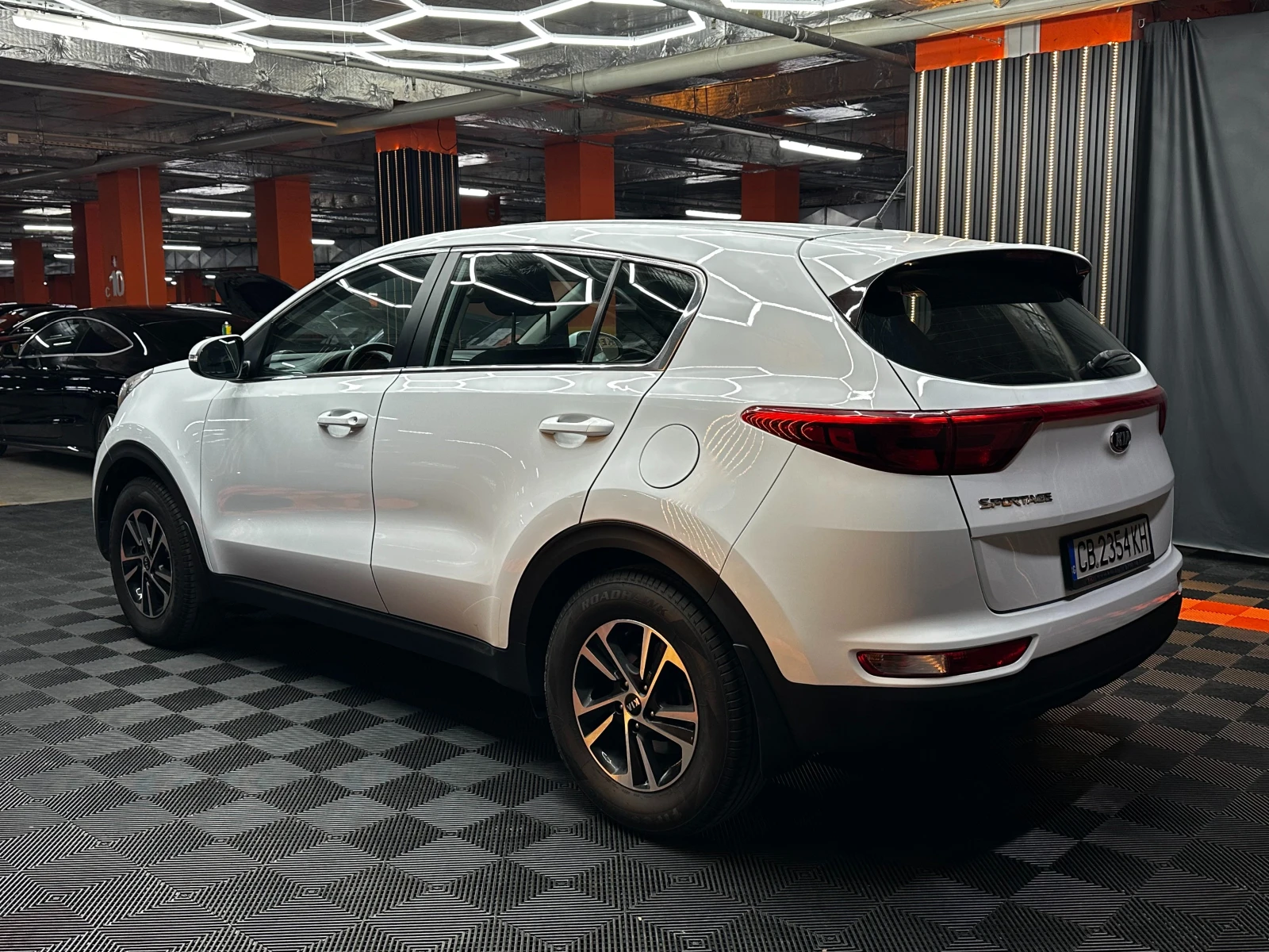 Kia Sportage 1.6i 132 к.с./ГАЗ/от БГ/ГАРАНЦИЯ, снимка 6 - Автомобили и джипове - 56199140