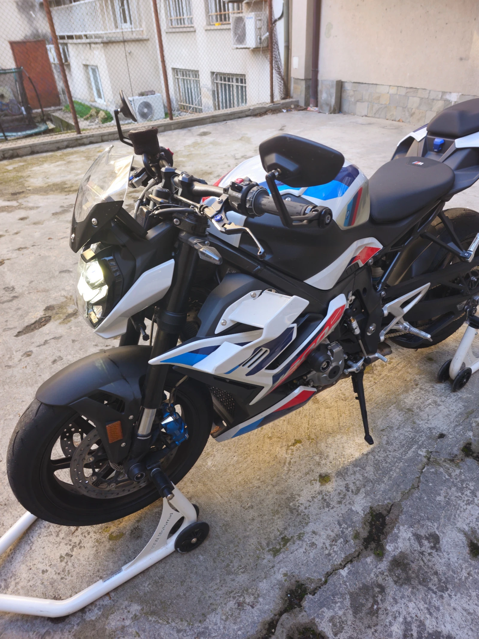 BMW M 1000 r - изображение 3