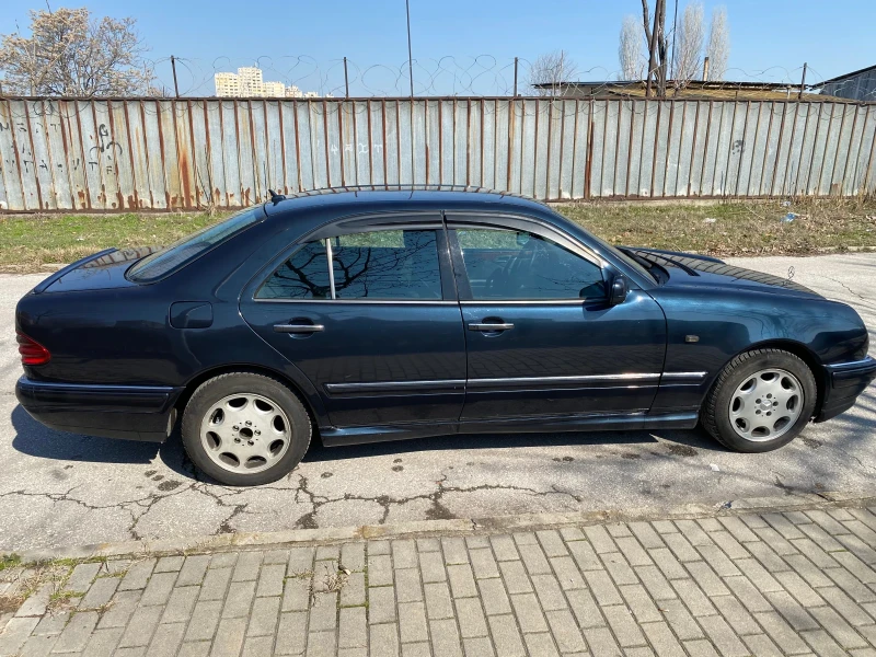 Mercedes-Benz E 280, снимка 5 - Автомобили и джипове - 49358553