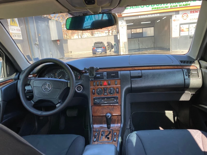 Mercedes-Benz E 280, снимка 8 - Автомобили и джипове - 49358553