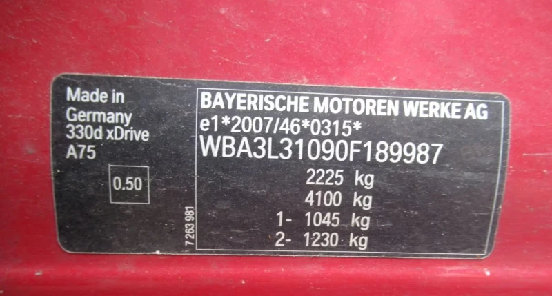 BMW 330 d xDrive SportLine, снимка 15 - Автомобили и джипове - 52848715