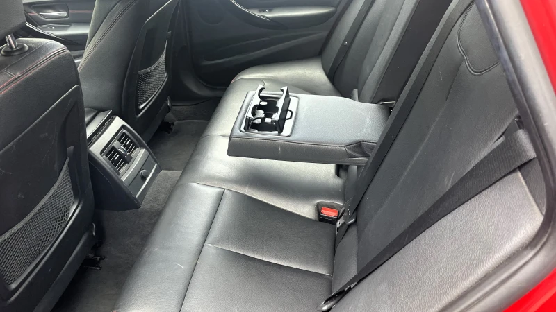 BMW 330 d xDrive SportLine, снимка 13 - Автомобили и джипове - 52848715