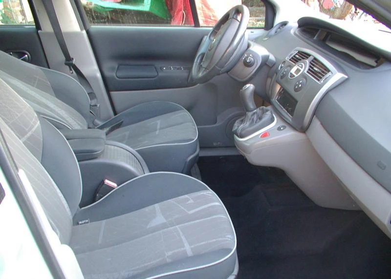 Renault Scenic 1.5dci, снимка 7 - Автомобили и джипове - 46986717