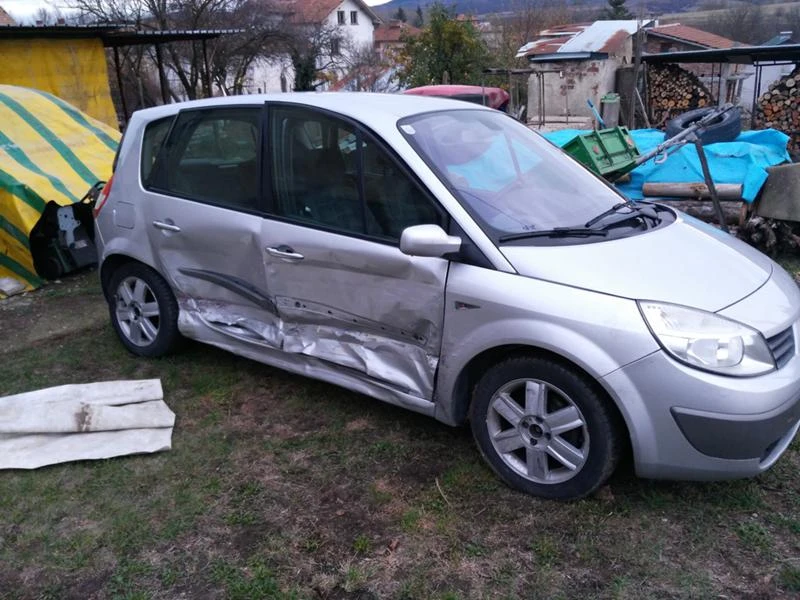 Renault Scenic 1.5dci, снимка 12 - Автомобили и джипове - 46986717