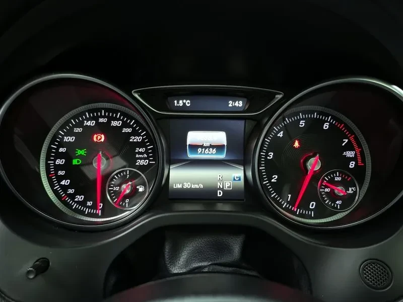 Mercedes-Benz CLA 2.5, снимка 8 - Автомобили и джипове - 54287751