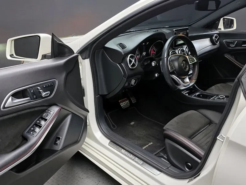 Mercedes-Benz CLA 2.5, снимка 11 - Автомобили и джипове - 54287751