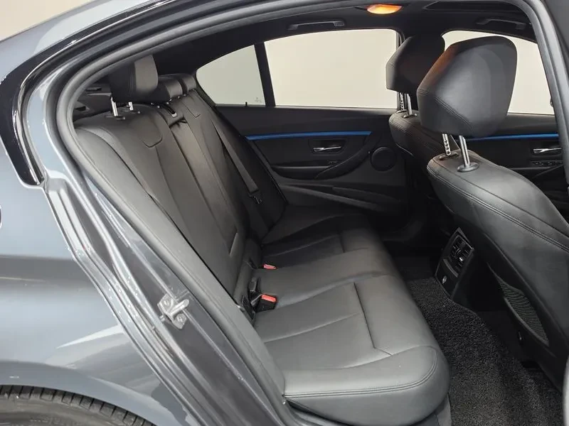 BMW 320 i - САМО 30% АВАНС, снимка 11 - Автомобили и джипове - 56304455