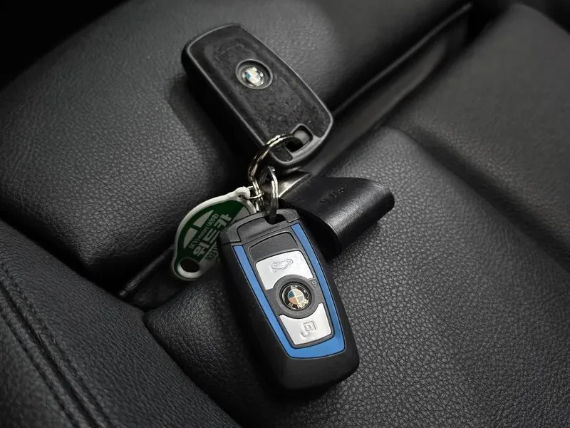 BMW 320 i - САМО 30% АВАНС, снимка 15 - Автомобили и джипове - 56304455