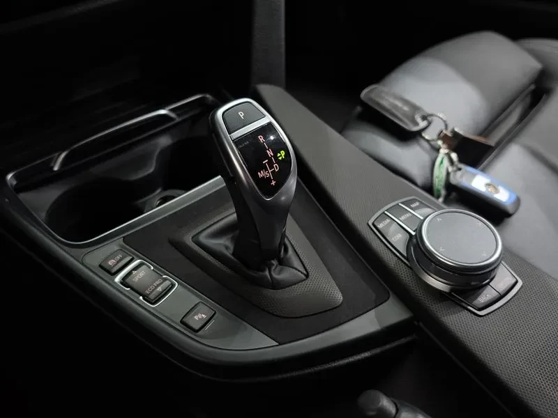 BMW 320 i - САМО 30% АВАНС, снимка 9 - Автомобили и джипове - 56304455