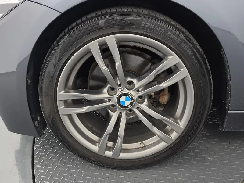 BMW 320 i - САМО 30% АВАНС, снимка 5 - Автомобили и джипове - 56304455