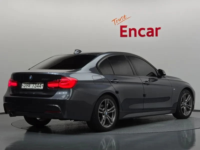 BMW 320 i - САМО 30% АВАНС, снимка 2 - Автомобили и джипове - 56304455