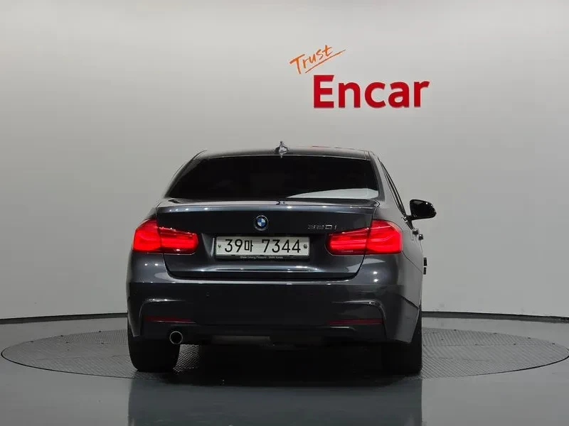 BMW 320 i - САМО 30% АВАНС, снимка 4 - Автомобили и джипове - 56304455