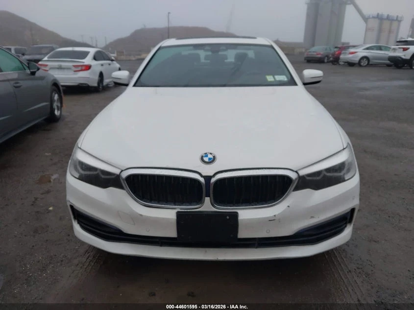 BMW 530 2.0l I xDrive, снимка 12 - Автомобили и джипове - 53900697