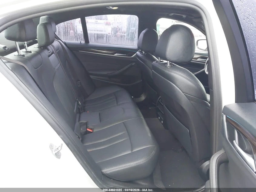 BMW 530 2.0l I xDrive, снимка 8 - Автомобили и джипове - 53900697