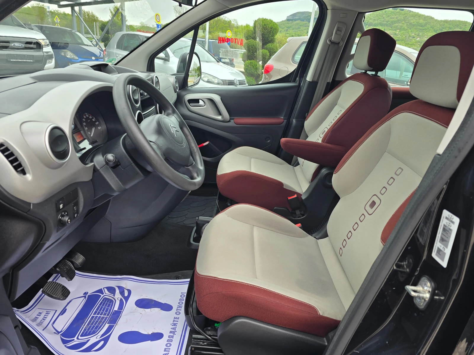 Citroen Berlingo 1.6 BENZIN, снимка 13 - Автомобили и джипове - 54308861