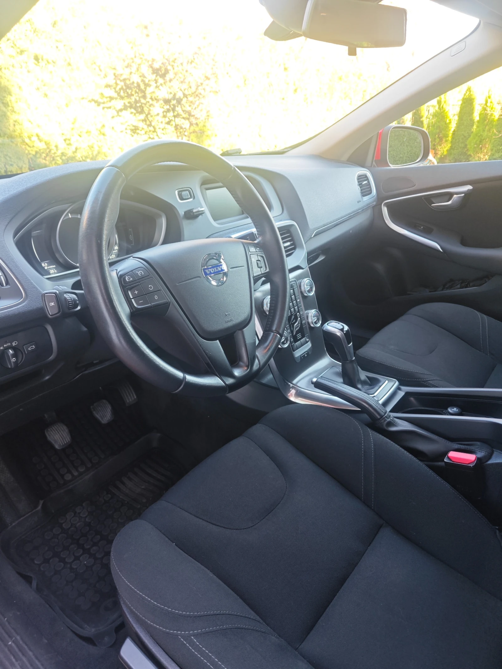 Volvo V40 2.0 120HP, снимка 10 - Автомобили и джипове - 54329325