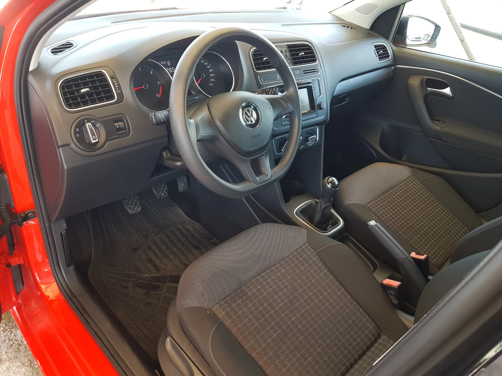 VW Polo 1.4 TDI-75 к.с. EURO 6B ЛИЗИНГ, снимка 9 - Автомобили и джипове - 55047929