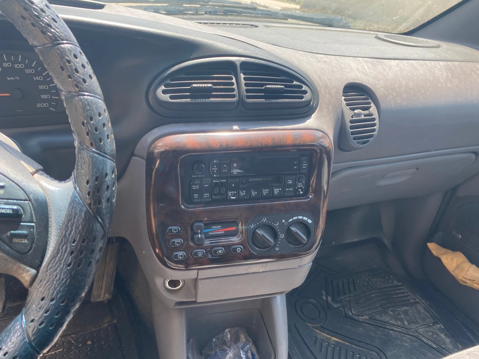 Chrysler Voyager, снимка 7 - Автомобили и джипове - 55311345