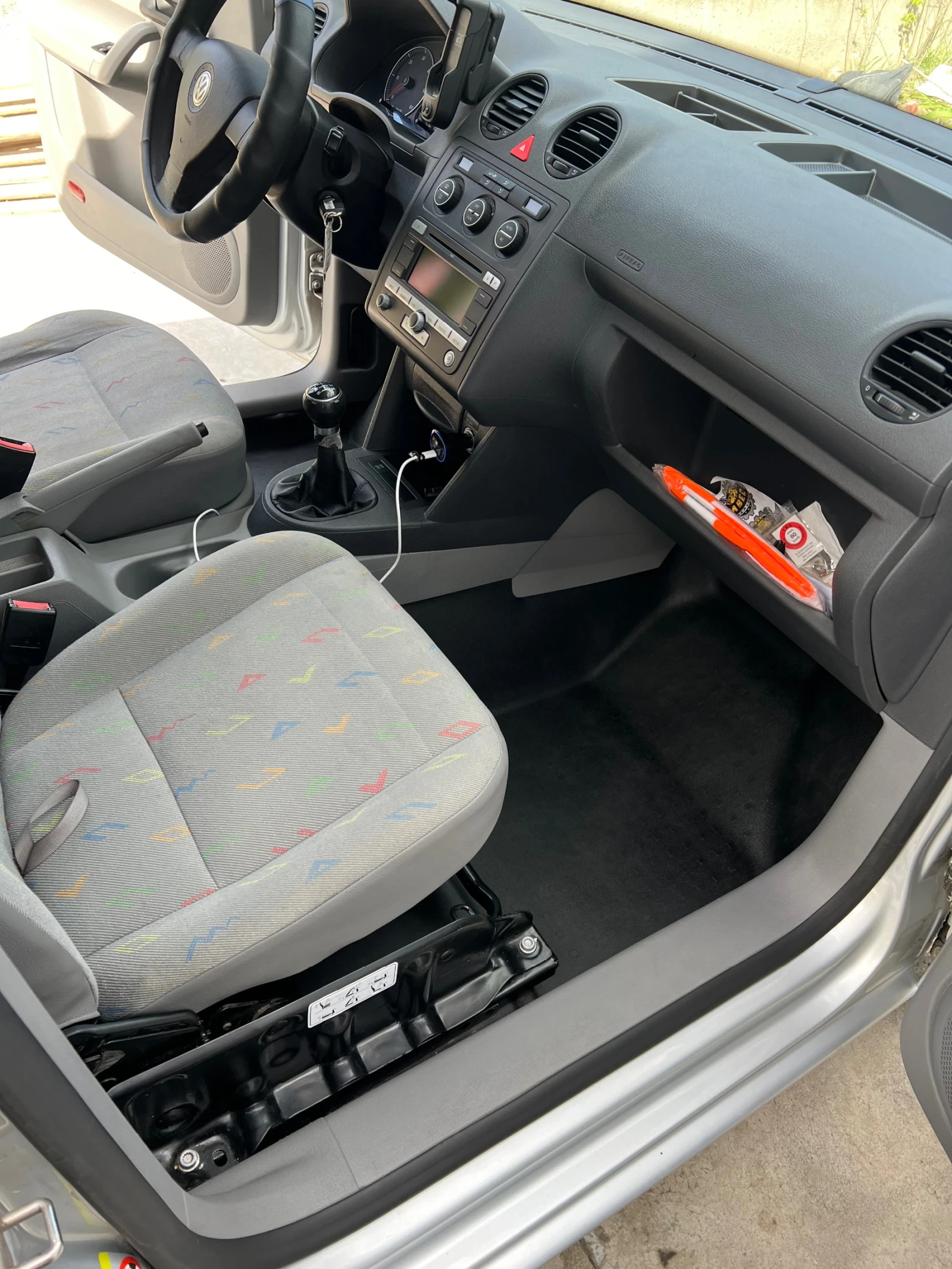 VW Caddy Maxi, снимка 3 - Автомобили и джипове - 55340328