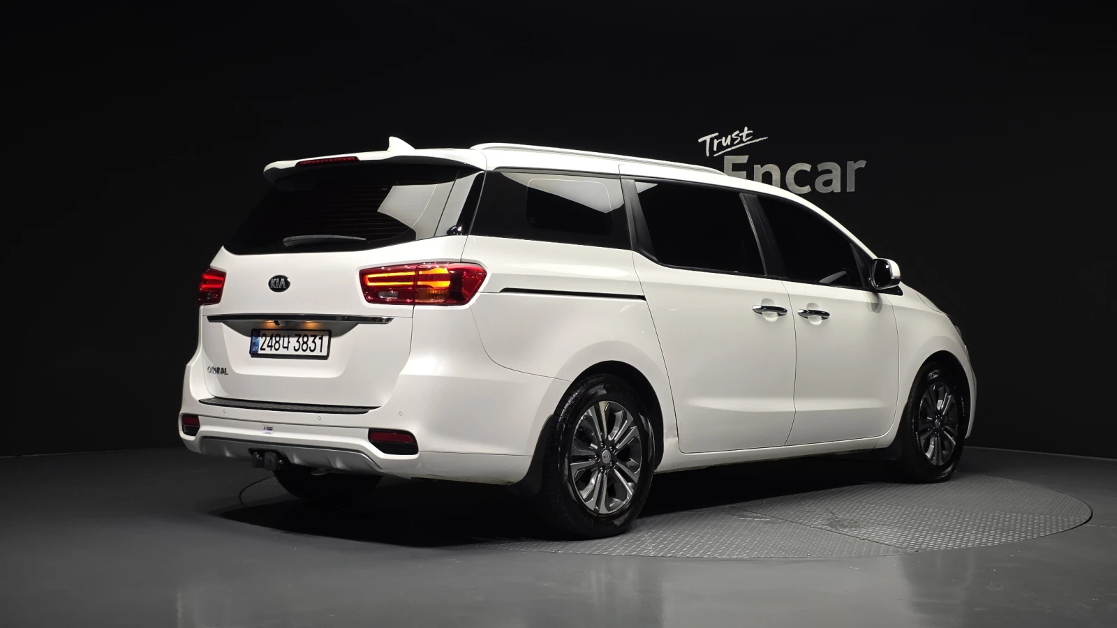 Kia Carnival ПОДГРЕВ ВОЛАН* КРАЙНА ЦЕНА, снимка 2 - Автомобили и джипове - 55595027