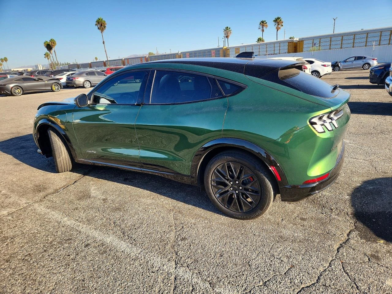 Ford Mustang Mach-E, снимка 2 - Автомобили и джипове - 56409251
