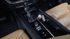 Volvo XC60 D4* МАСАЖ* ЕЛ. БАГАЖНИК* HUD* 360* КРАЙНА ЦЕНА, снимка 9