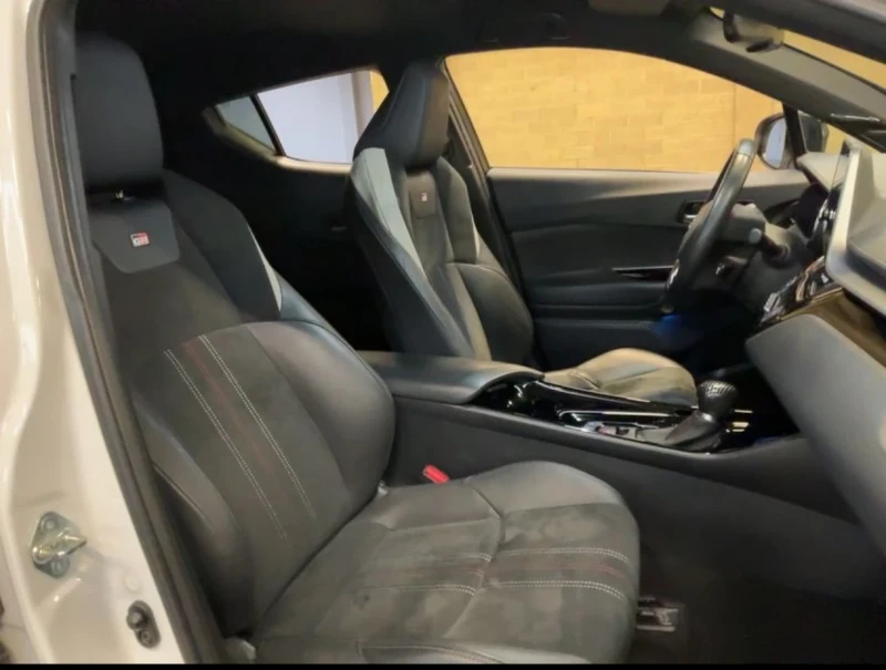 Toyota C-HR GR Sport 2.0Hybrid* 1 Собственик* ПЕРФЕКТЕН* , снимка 12 - Автомобили и джипове - 53517769
