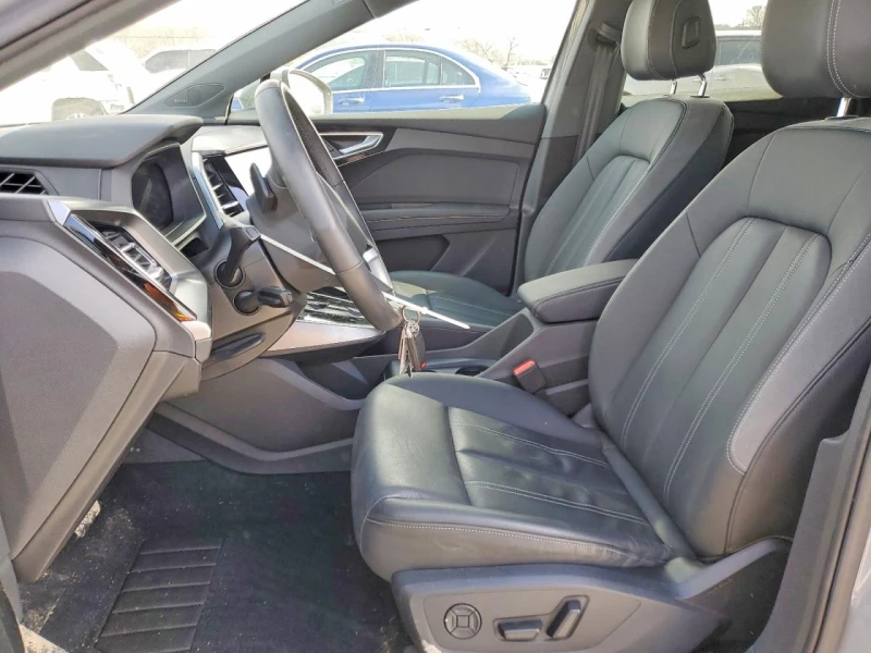 Audi Q4 E-Tron Prestige, снимка 7 - Автомобили и джипове - 53540561