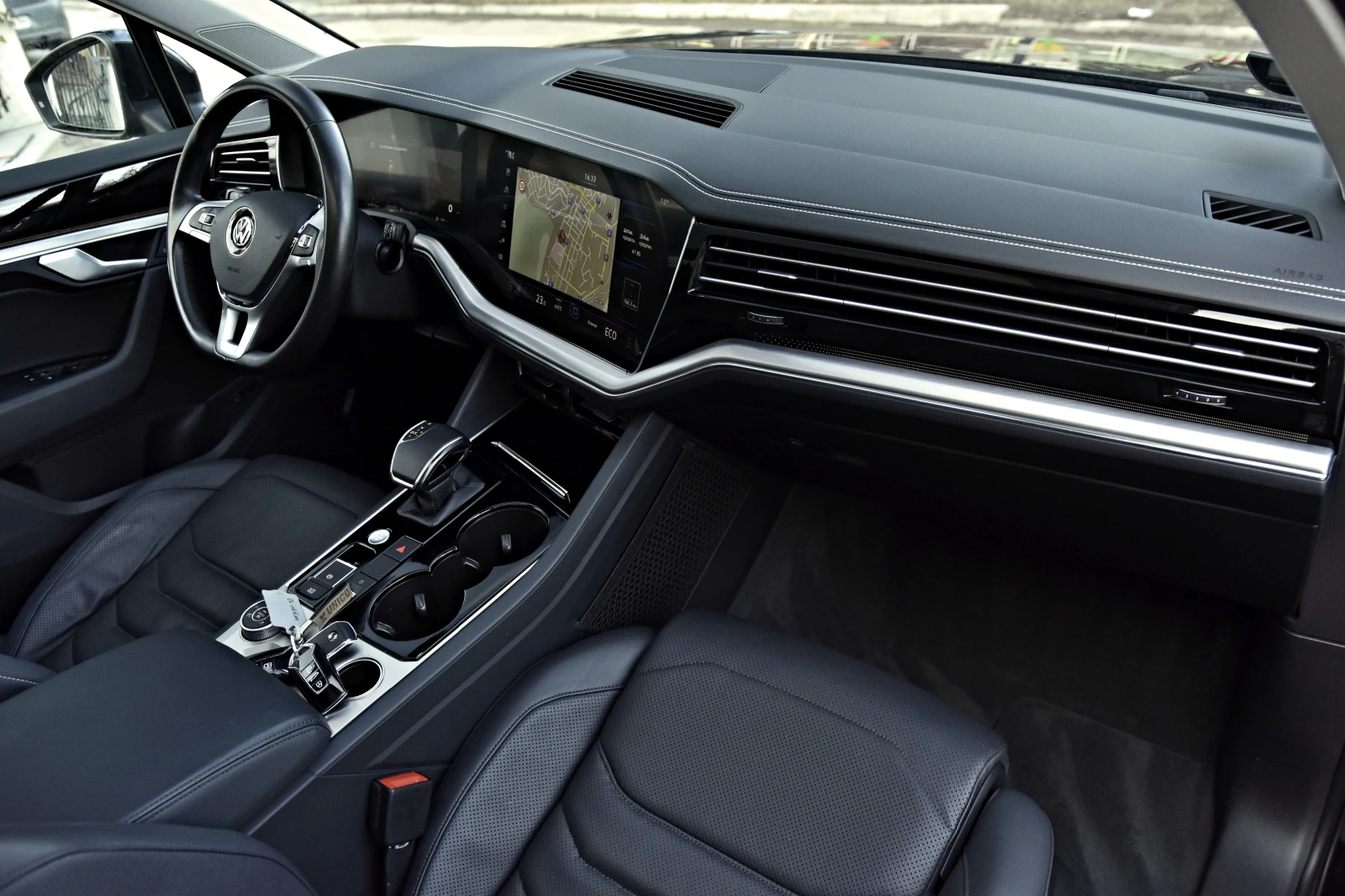 VW Touareg 3.0TDI/Camera/Panorama/Distronic/Keyless/Matrix | Mobile.bg   13