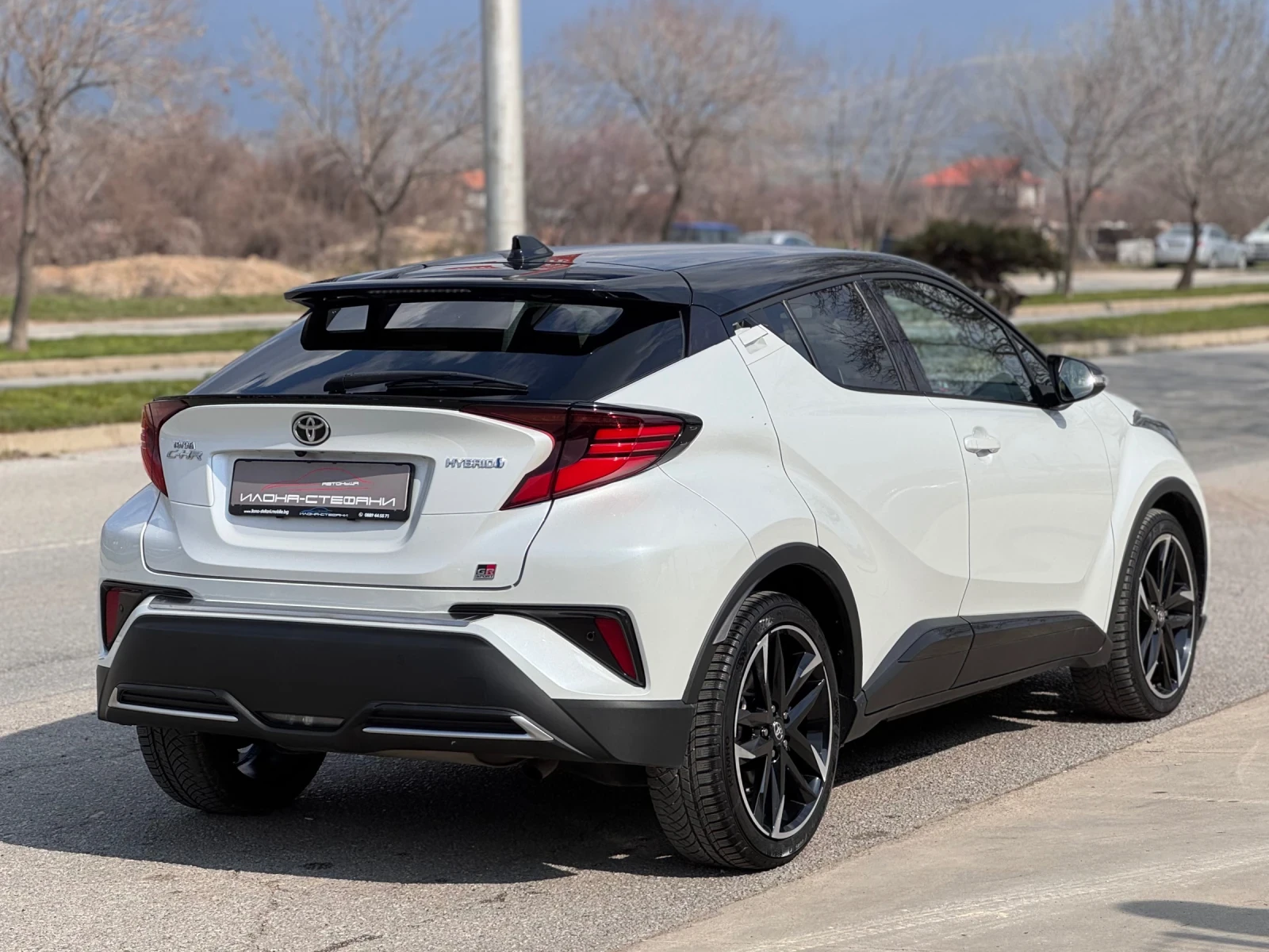 Toyota C-HR GR Sport 2.0Hybrid* 1 Собственик* Carplay* Алканта, снимка 5 - Автомобили и джипове - 53517769