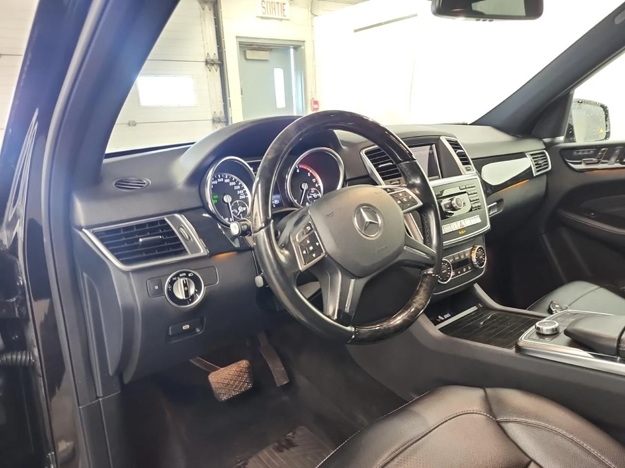 Mercedes-Benz ML 350 BlueTech* 360* AMGpack* Два комплекта джанти, снимка 12 - Автомобили и джипове - 53894262