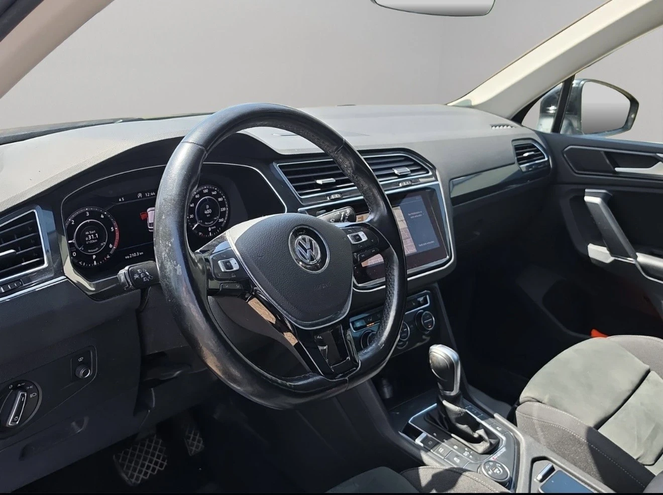 VW Tiguan 2.0TDI* 190* RLINE* 4MOTION* DSG* 360* PANO* , снимка 9 - Автомобили и джипове - 54771658