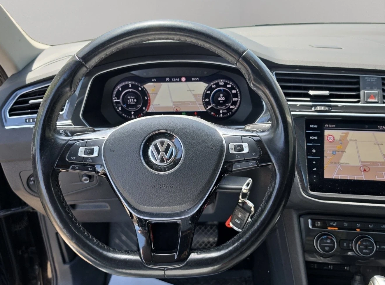 VW Tiguan 2.0TDI* 190* RLINE* 4MOTION* DSG* 360* PANO* , снимка 10 - Автомобили и джипове - 54771658