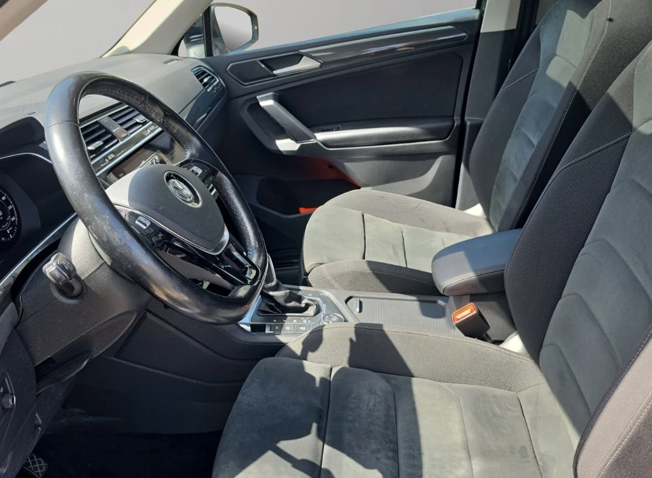 VW Tiguan 2.0TDI* 190* RLINE* 4MOTION* DSG* 360* PANO* , снимка 12 - Автомобили и джипове - 54771658