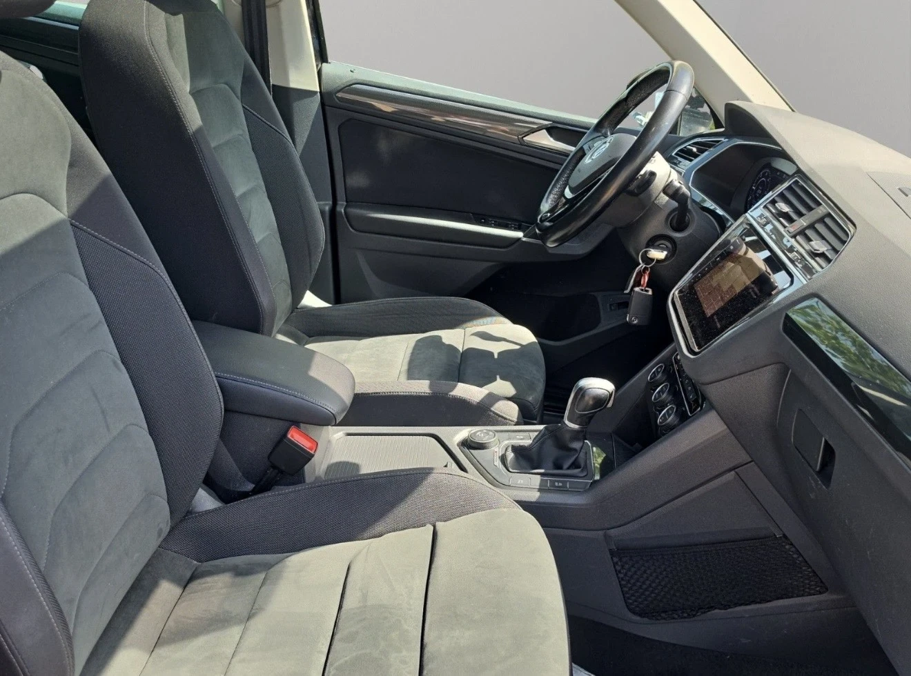 VW Tiguan 2.0TDI* 190* RLINE* 4MOTION* DSG* 360* PANO* , снимка 13 - Автомобили и джипове - 54771658
