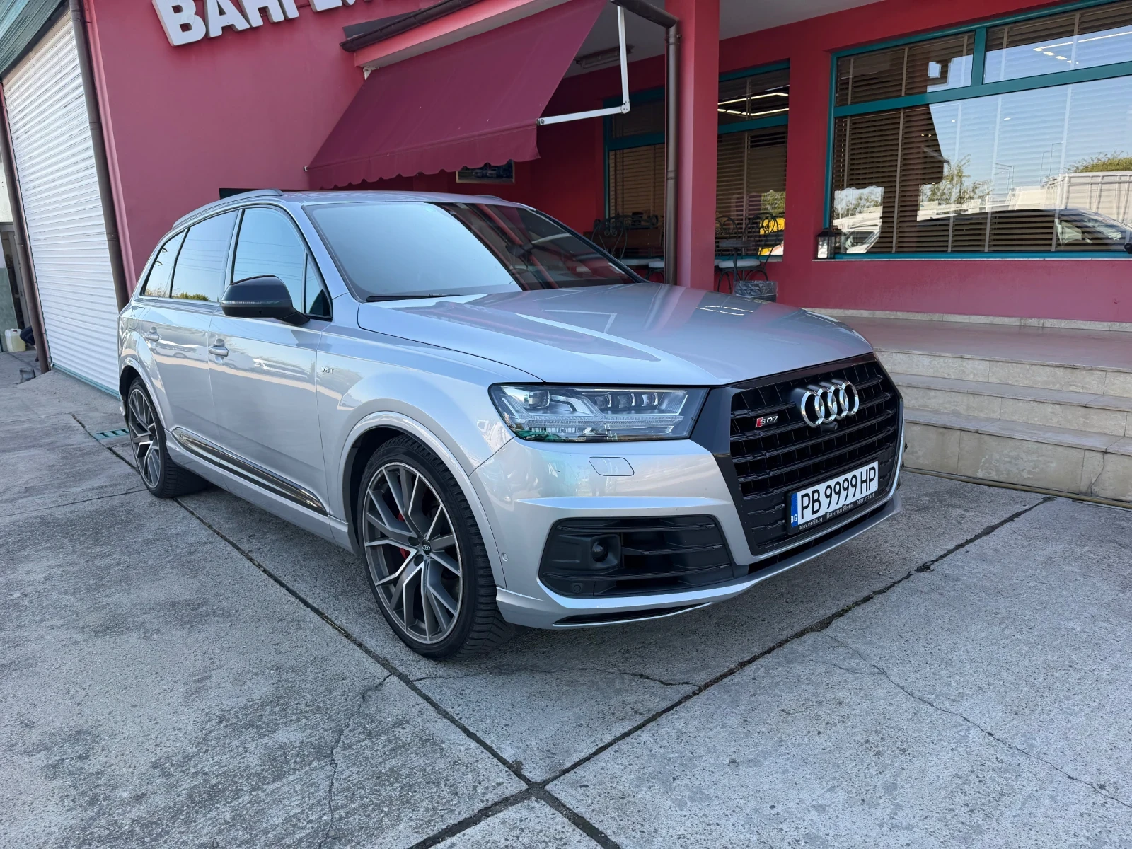 Audi SQ7 4.0 V8T* MATRIX* EXCLUSIVE* Carbon* HeadUP* 7Seats, снимка 2 - Автомобили и джипове - 55424729