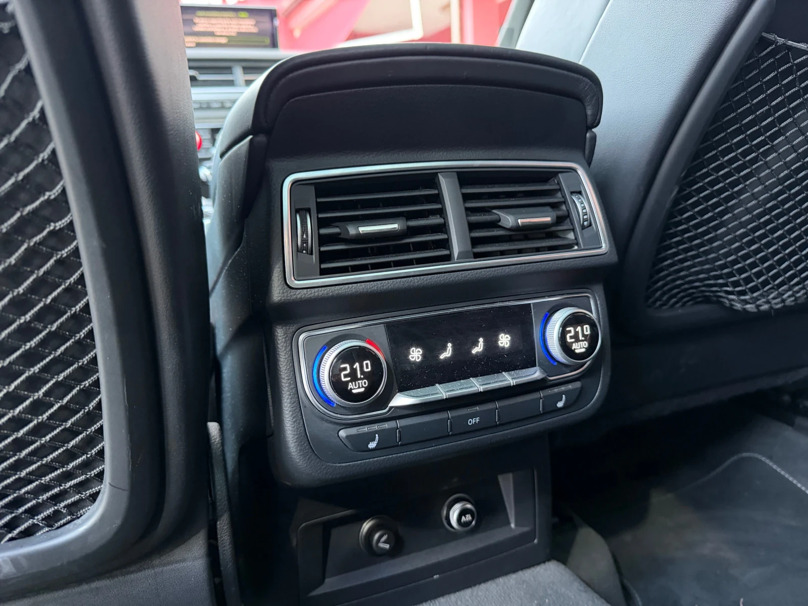 Audi SQ7 4.0 V8T* MATRIX* Carbon* 22"* PANO* EXCLUSIVE, снимка 9 - Автомобили и джипове - 55424729