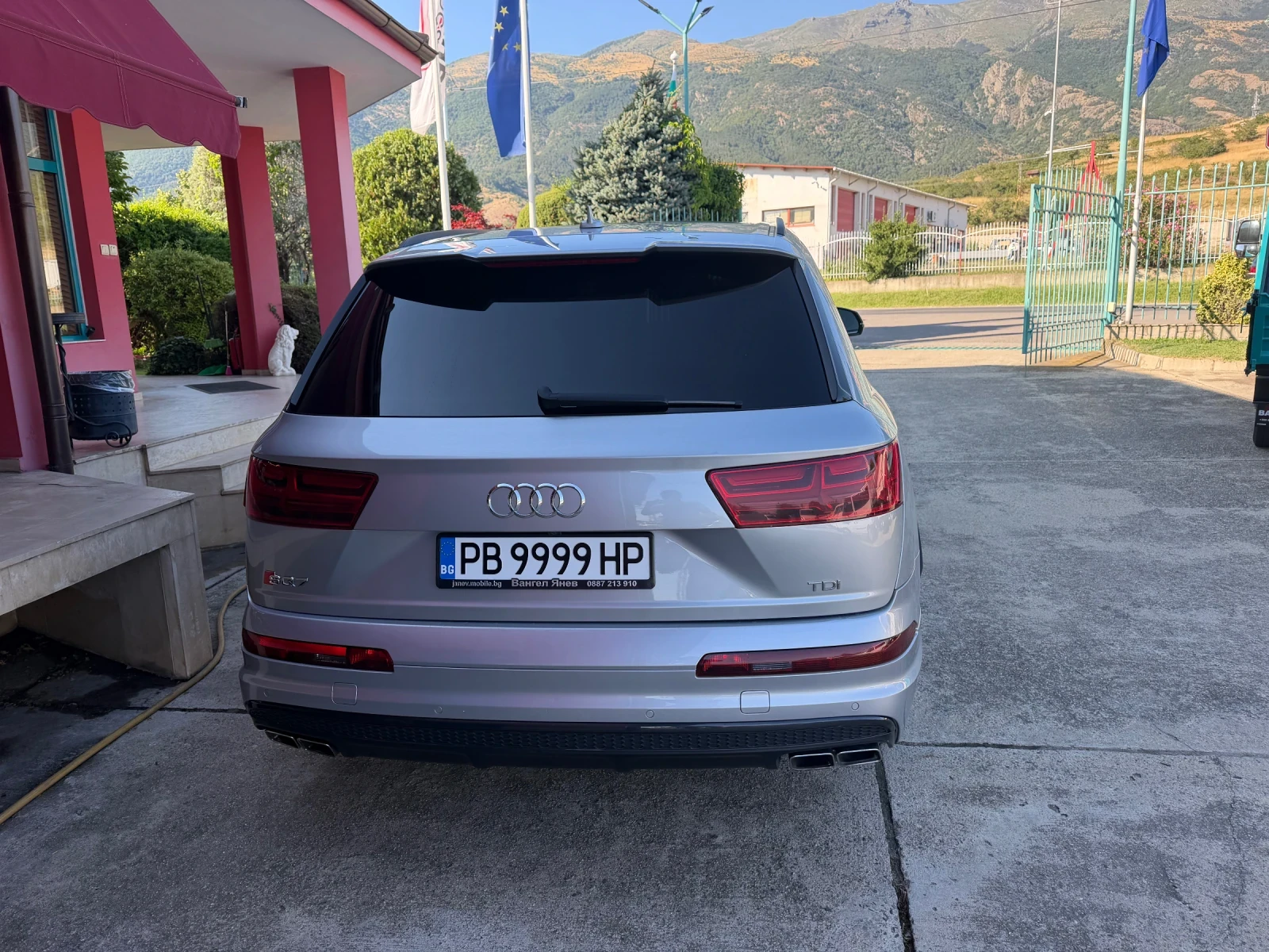 Audi SQ7 4.0 V8T* MATRIX* EXCLUSIVE* Carbon* HeadUP* 7Seats, снимка 15 - Автомобили и джипове - 55424729