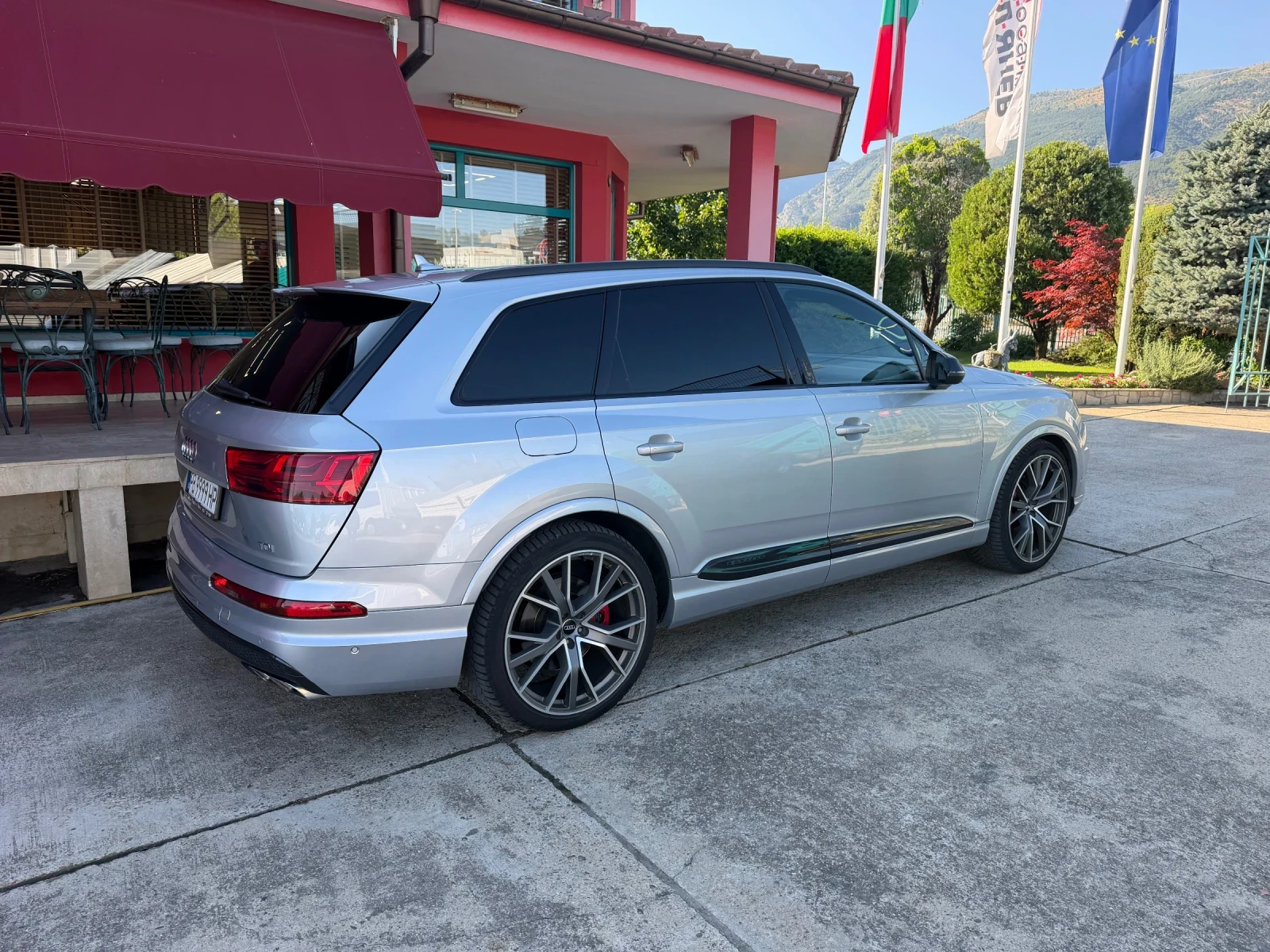 Audi SQ7 4.0 V8T* MATRIX* EXCLUSIVE* Carbon* HeadUP* 7Seats, снимка 16 - Автомобили и джипове - 55424729