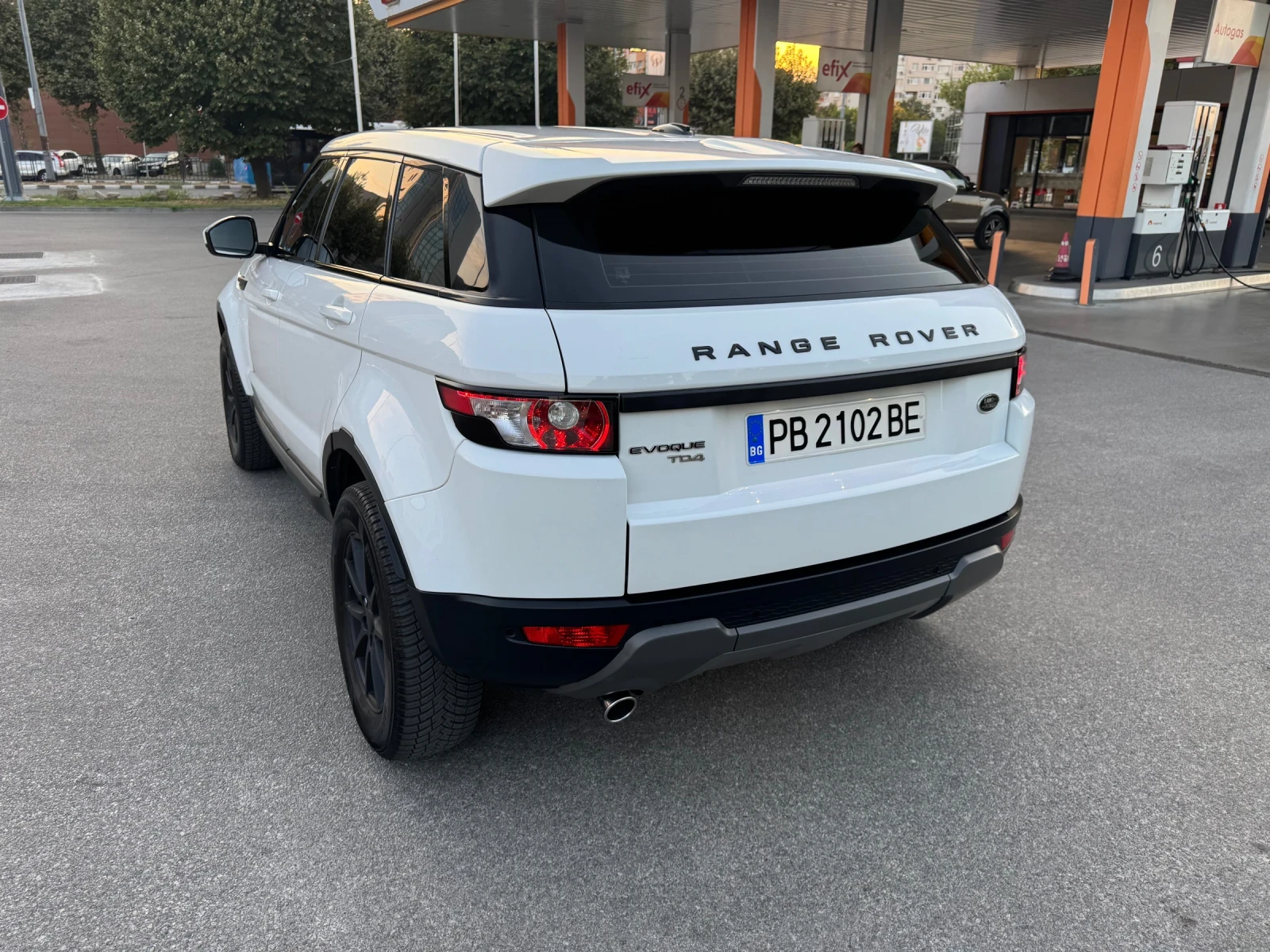 Land Rover Range Rover Evoque 2.2 дизел, снимка 2 - Автомобили и джипове - 55910794