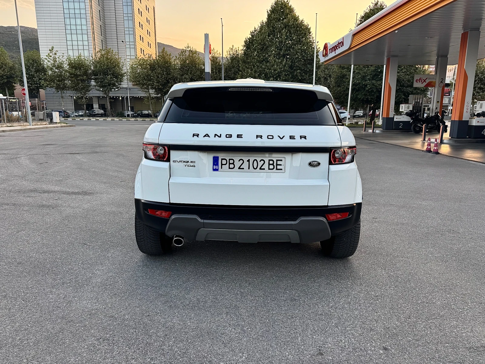 Land Rover Range Rover Evoque 2.2 дизел, снимка 3 - Автомобили и джипове - 55910794