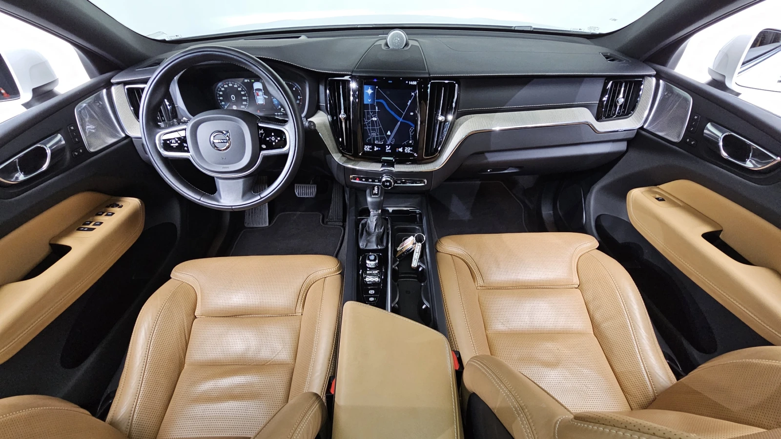 Volvo XC60 D4* МАСАЖ* ЕЛ. БАГАЖНИК* HUD* 360* КРАЙНА ЦЕНА, снимка 7 - Автомобили и джипове - 55983959