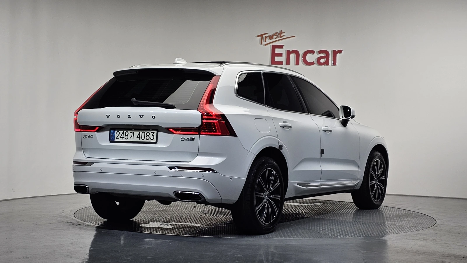 Volvo XC60 D4* МАСАЖ* ЕЛ. БАГАЖНИК* HUD* 360* КРАЙНА ЦЕНА, снимка 2 - Автомобили и джипове - 55983959