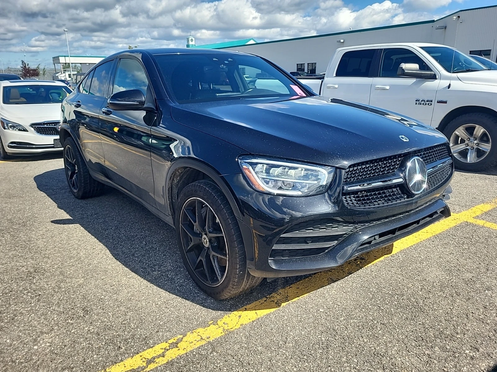 Mercedes-Benz GLC 300  COUPE / DISTRONIC / 360 / MEMORY / BURMESTER , снимка 2 - Автомобили и джипове - 56023283
