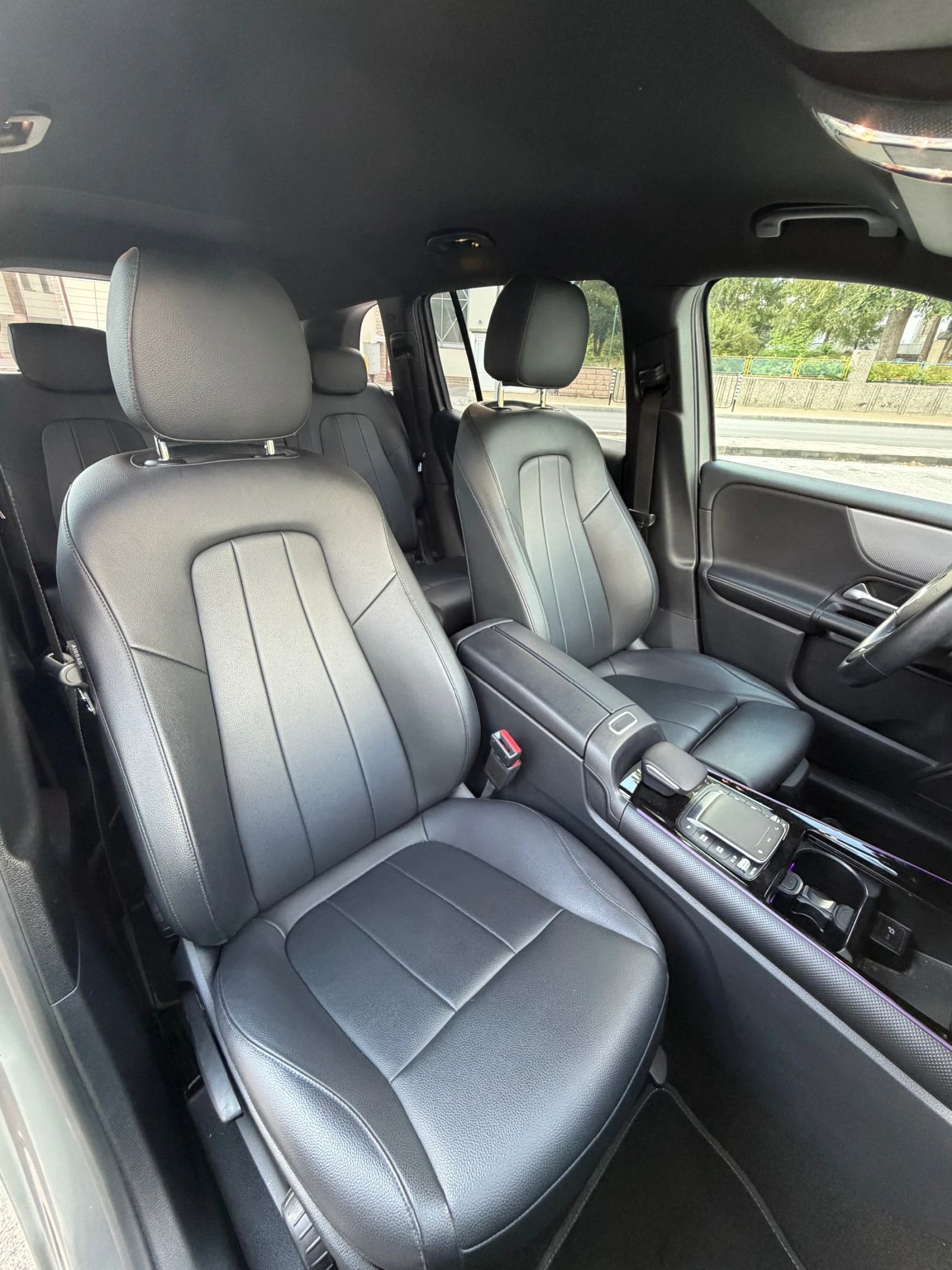 Mercedes-Benz GLB 200d, 4Matic, Масаж, Амбиент, Камера, снимка 8 - Автомобили и джипове - 56155676