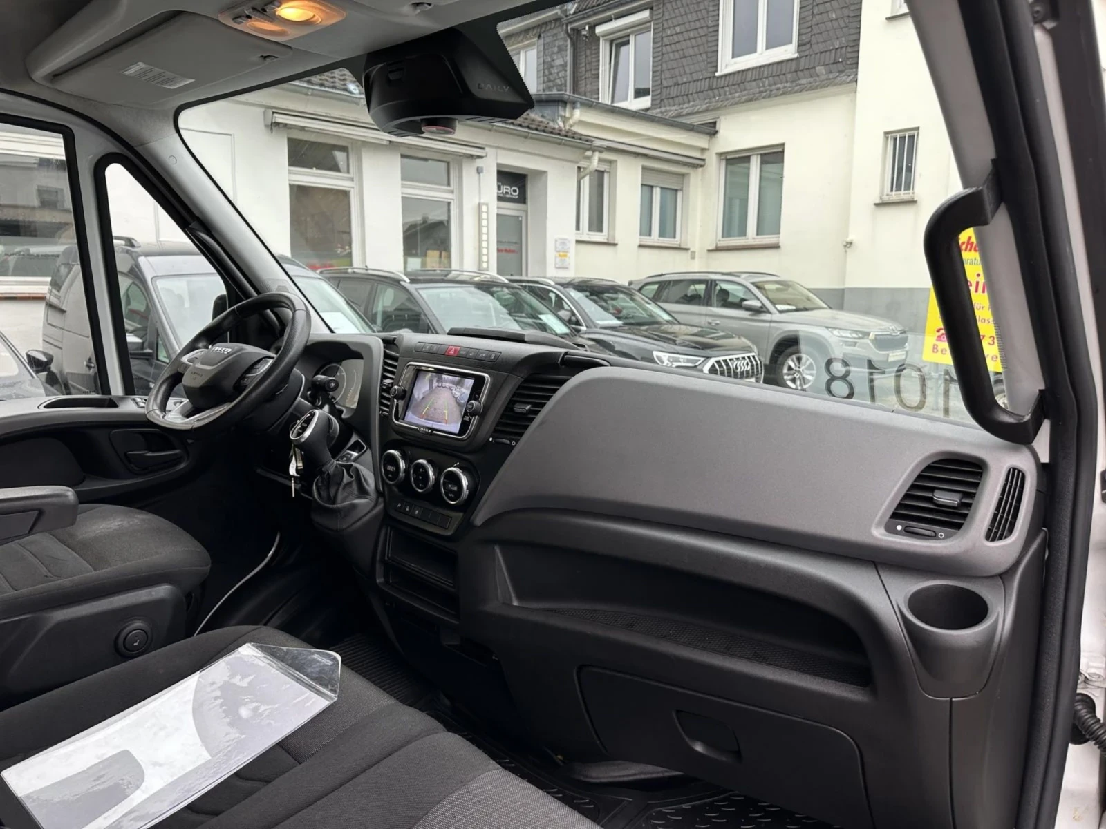 Iveco Daily 3.0 175k.c. 8G Himatic, снимка 17 - Бусове и автобуси - 53852236