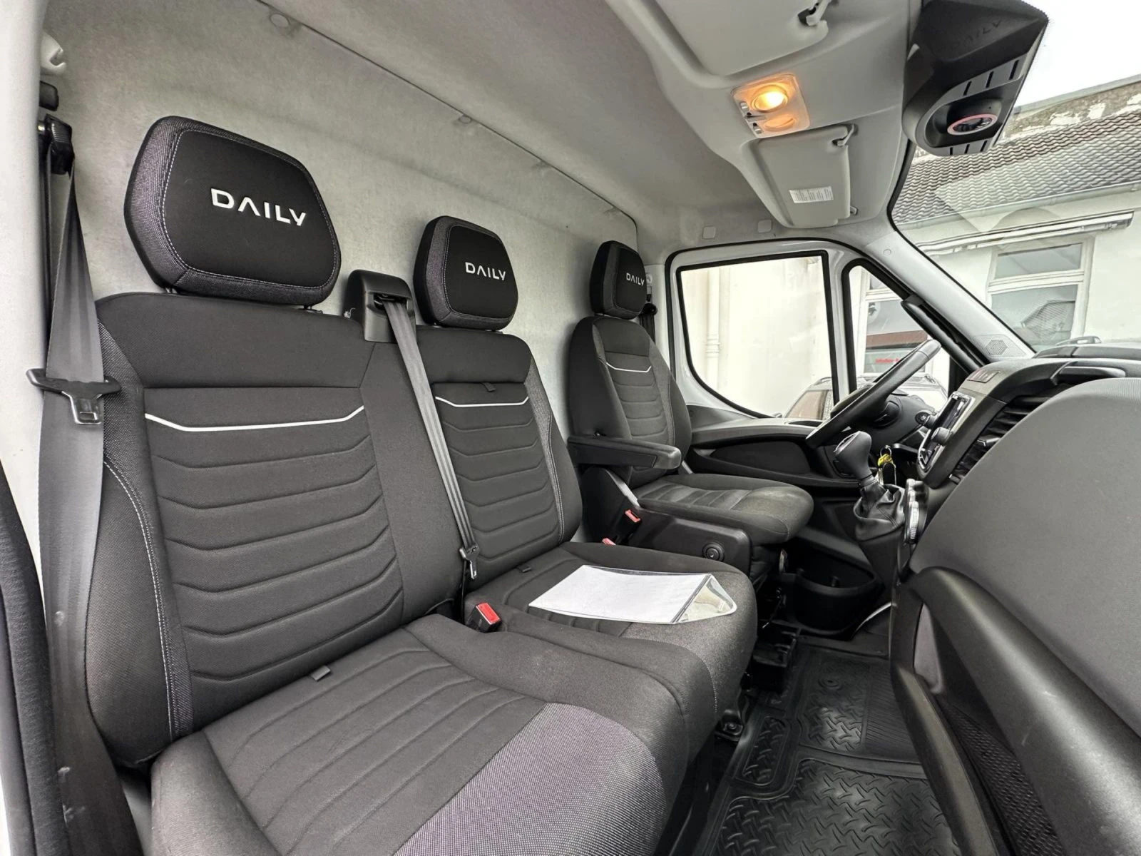 Iveco Daily 3.0 175k.c. 8G Himatic, снимка 16 - Бусове и автобуси - 53852236