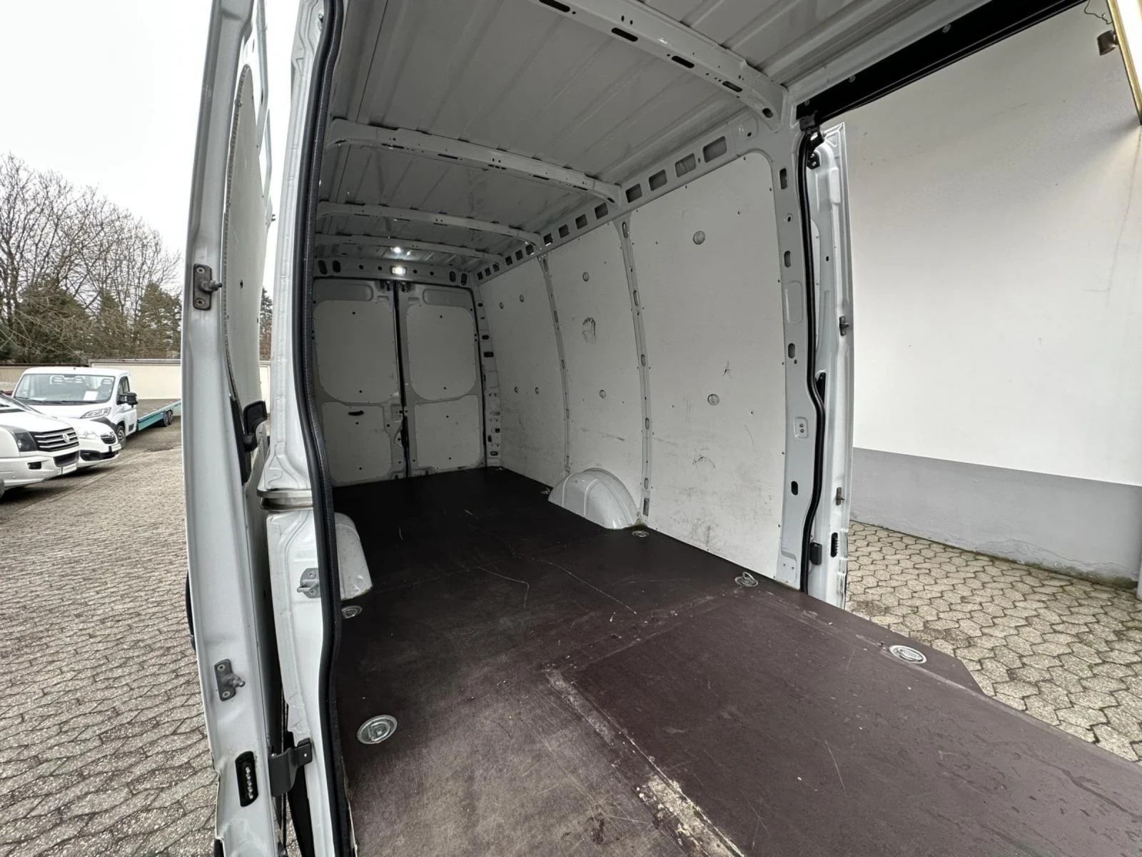 Iveco Daily 3.0 175k.c. 8G Himatic, снимка 9 - Бусове и автобуси - 53852236
